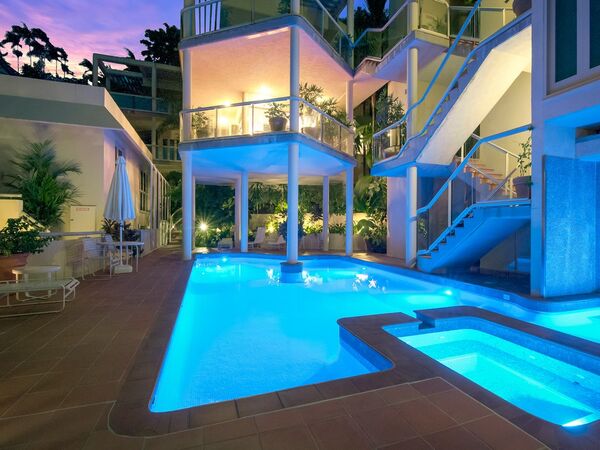 Hill 8 penthouse Luxury Holiday Accommodation Port Douglas