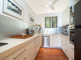 Hill 5 apartment Luxury Holiday Accommodation Port Douglas contemporary kitchen