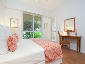 Hill 5 apartment Luxury Holiday Accommodation Port Douglas bedroom garden views