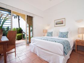 Hill 5 apartment Luxury Holiday Accommodation Port Douglas bedroom views