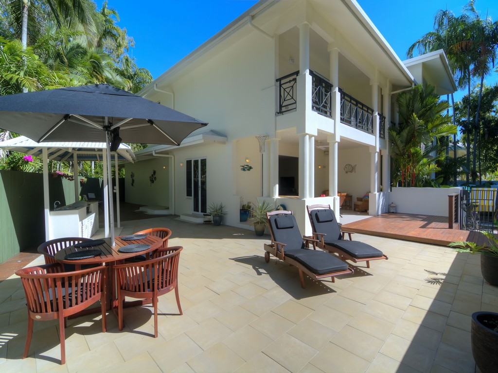 Whispering Palms Port Douglas - Absolute Beachfront